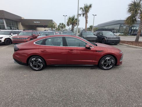 Certified 2024 Hyundai Sonata SEL w/ Convenience Package image 2