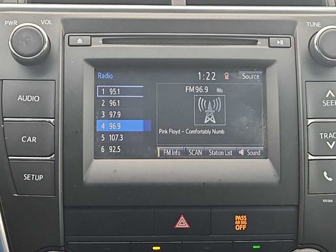 Used 2015 Toyota Camry SE image 12