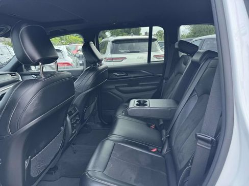 Used 2023 Jeep Grand Cherokee Altitude AWD/4WD image 10