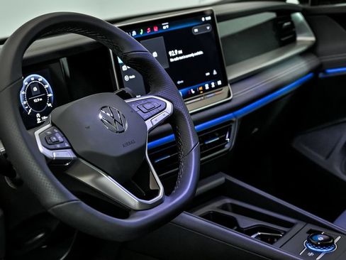 New 2026 Volkswagen Tiguan SE R-Line AWD/4WD image 10