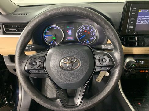 Used 2021 Toyota RAV4 LE AWD/4WD image 20