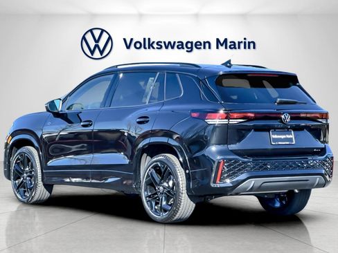 New 2026 Volkswagen Tiguan SE R-Line image 3