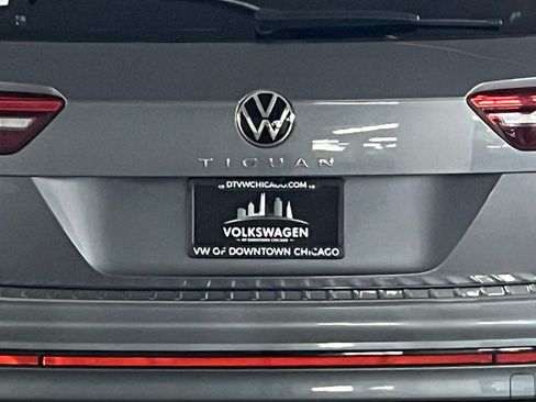 Certified 2022 Volkswagen Tiguan SE R-Line AWD/4WD image 35