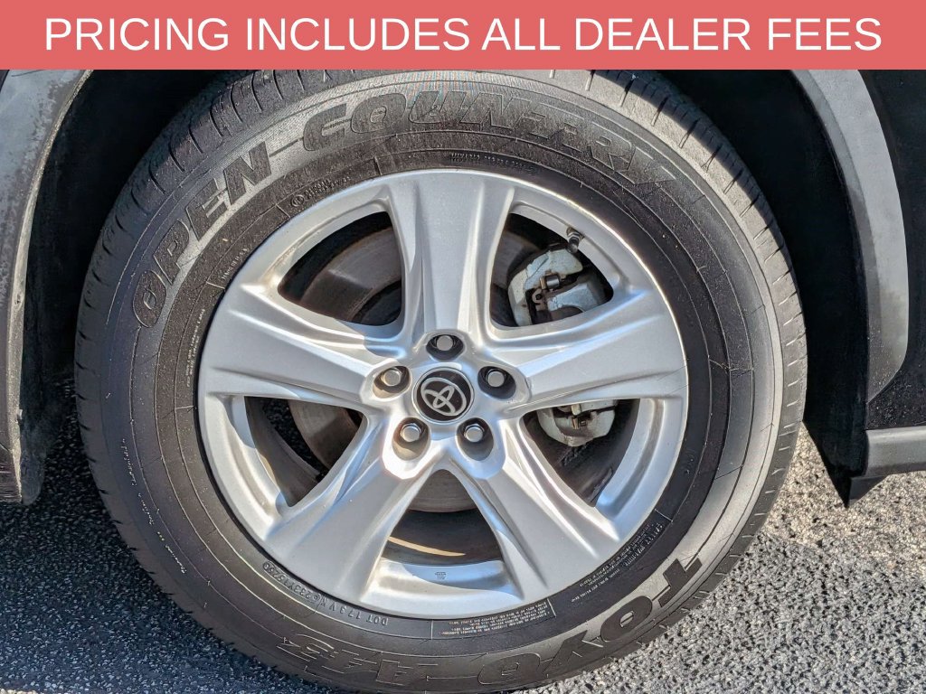 Used 2022 Toyota Highlander LE FWD image 12
