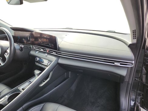 Used 2023 Hyundai Elantra Limited image 24