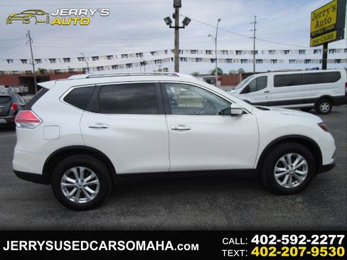 Used 2016 Nissan Rogue SV image 1