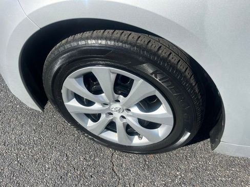 Used 2020 Toyota Corolla LE image 23