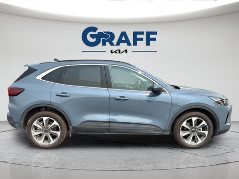 Used 2023 Ford Escape Platinum AWD/4WD image 12