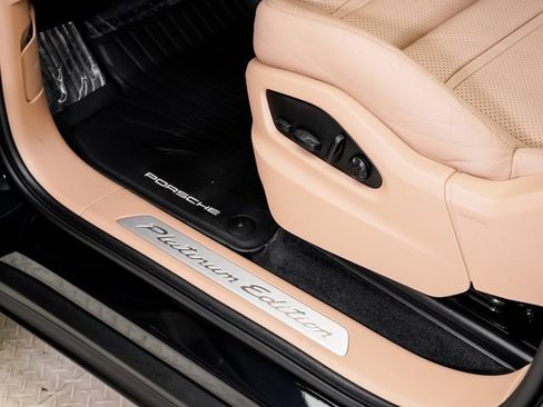 Used 2023 Porsche Cayenne Platinum Edition image 11