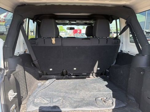 Used 2018 Jeep Wrangler Unlimited Sahara w/ Connectivity Group AWD/4WD image 8