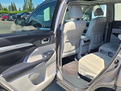 Used 2015 Toyota Highlander XLE AWD/4WD image 14