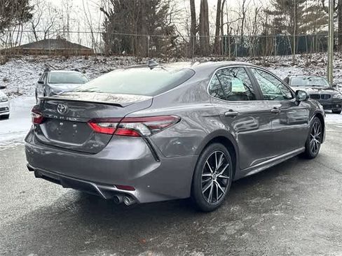 Used 2024 Toyota Camry SE image 28