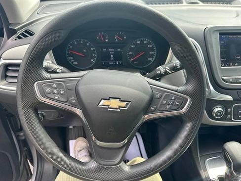 Used 2022 Chevrolet Equinox LS FWD image 12