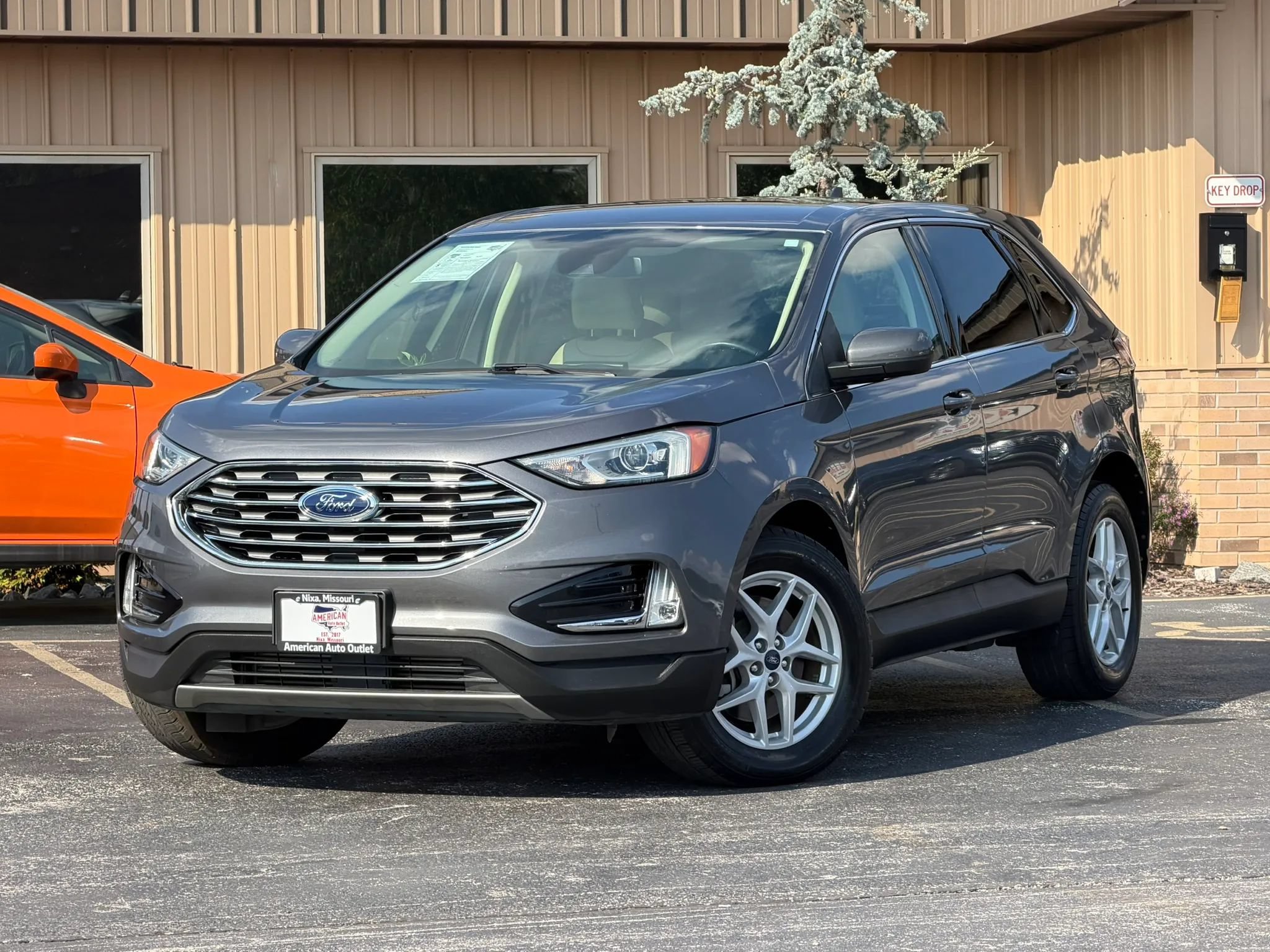 Used 2021 Ford Edge SEL FWD image 3