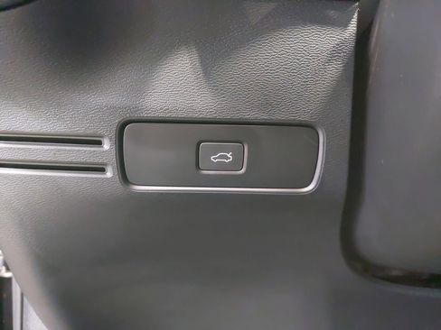 Used 2024 Volvo XC40 B5 Plus w/ Climate Package image 26