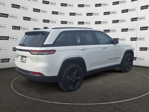 Used 2023 Jeep Grand Cherokee Altitude image 6