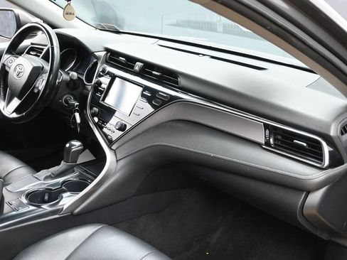 Used 2020 Toyota Camry SE FWD image 21