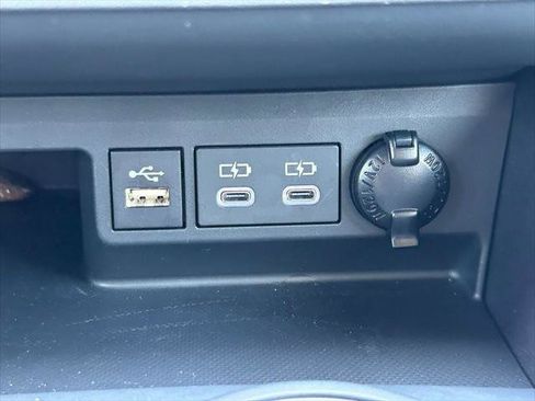 Certified 2025 Toyota Highlander XLE FWD image 32