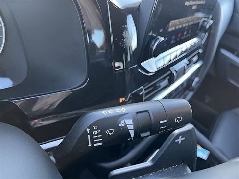 Used 2025 Nissan Pathfinder SL image 16