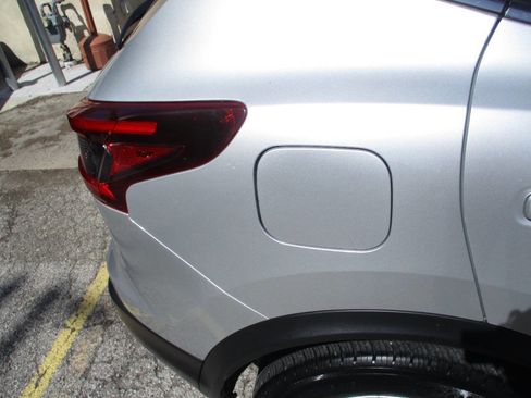 Used 2021 Nissan Rogue Sport S image 19