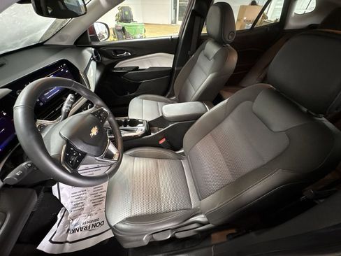 Used 2025 Chevrolet Trax LT w/ LT Convenience Package image 20