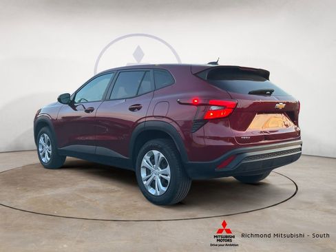 Used 2024 Chevrolet Trax LS FWD image 5