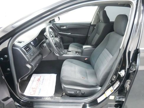 Used 2017 Toyota Camry LE image 14