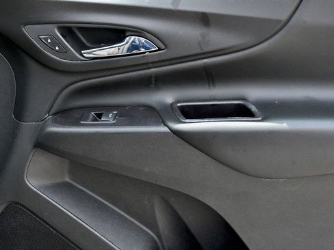 Used 2021 Chevrolet Equinox LT image 18