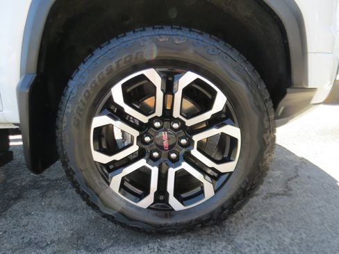 Used 2025 GMC Canyon AT4 w/ Nightfall Edition AWD/4WD image 10