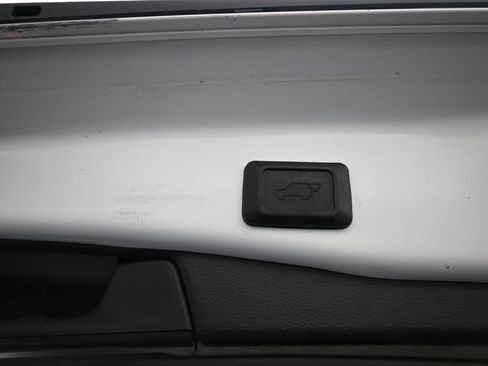 Used 2021 Toyota RAV4 XLE w/ Convenience Package AWD/4WD image 23