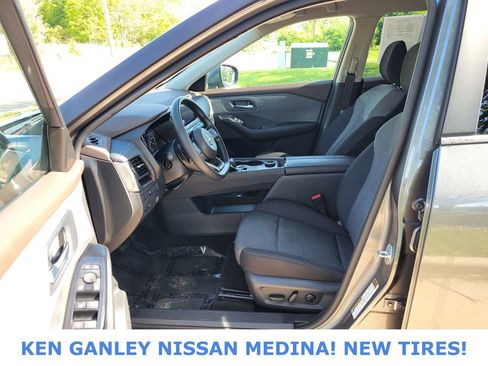 Used 2023 Nissan Rogue SV AWD/4WD image 36