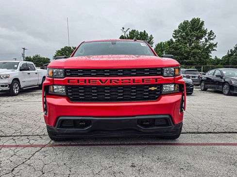Used 2019 Chevrolet Silverado 1500 Custom w/ Custom Value Package AWD/4WD image 2