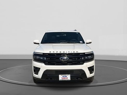 Used 2024 Ford Expedition Limited image 3