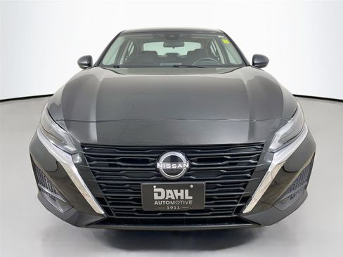 Used 2024 Nissan Altima 2.5 SV image 3