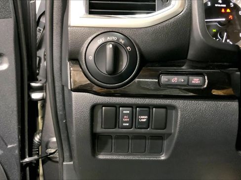 Used 2018 Nissan Titan SV w/ SV Convenience Package AWD/4WD image 34