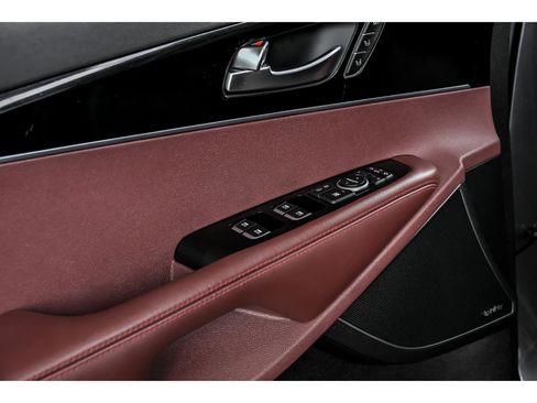 Used 2018 Kia Sorento SX image 9