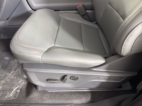 New 2025 Ford Expedition Active image 15