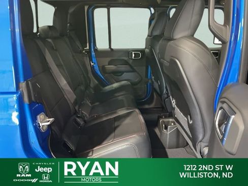 New 2025 Jeep Gladiator Rubicon w/ Convenience Group AWD/4WD image 50