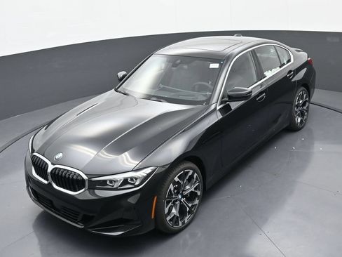 New 2026 BMW 330i xDrive Sedan w/ Premium Package AWD/4WD image 32