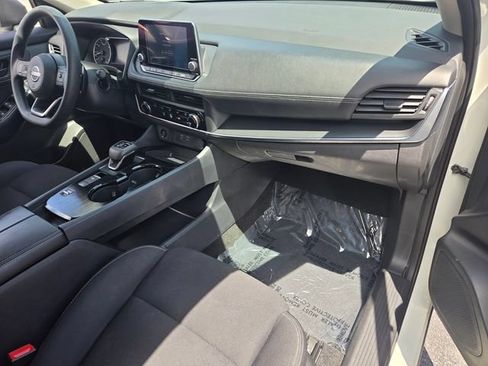 Used 2024 Nissan Rogue S FWD image 16