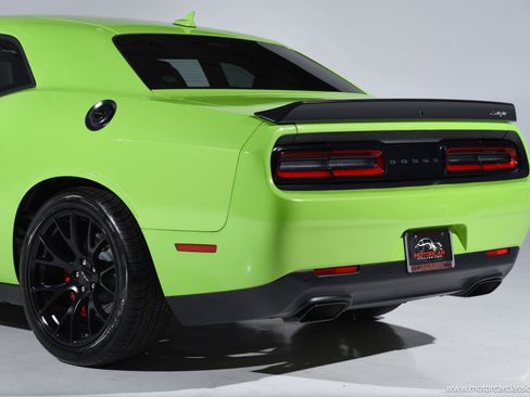 Used 2015 Dodge Challenger SRT Hellcat image 12