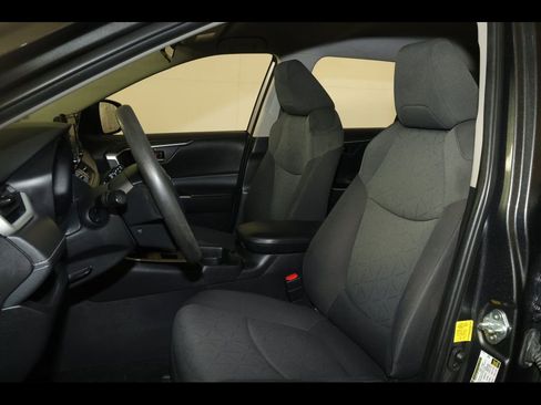 Used 2021 Toyota RAV4 XLE image 22