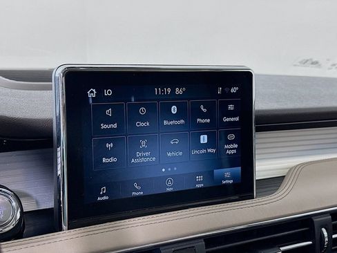 Used 2021 Lincoln Corsair AWD w/ Premium Package image 13