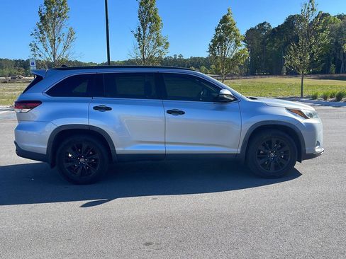 Used 2019 Toyota Highlander SE image 8
