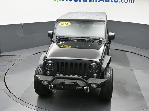 Used 2014 Jeep Wrangler Unlimited Sahara w/ Dual Top Group AWD/4WD image 26