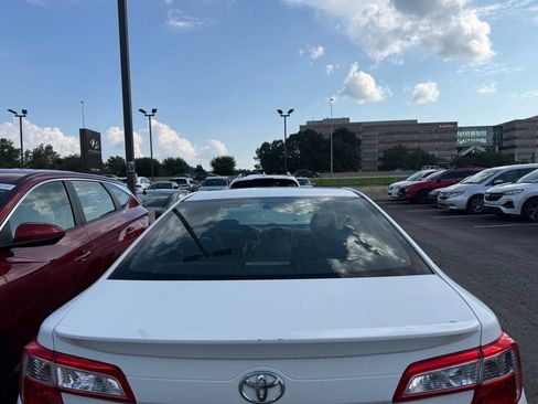 Used 2012 Toyota Camry SE FWD image 1