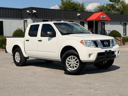 Used 2014 Nissan Frontier SV w/ SV Value Truck Package RWD image 3