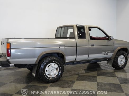 Used 1989 Nissan Pickup 4x4 King Cab V6 image 14