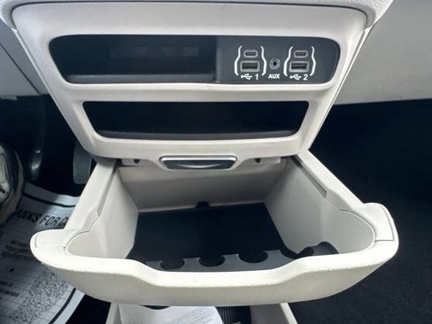 Used 2024 Chrysler Pacifica Touring-L FWD image 35