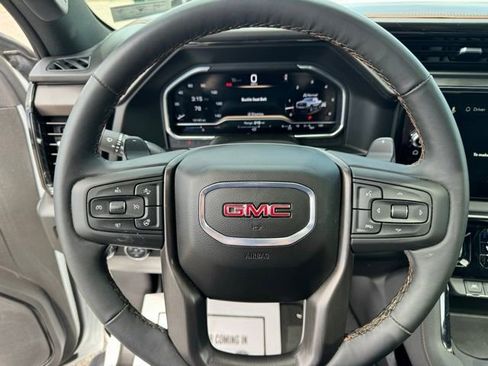 Used 2025 GMC Sierra 1500 AT4 w/ AT4 Premium Package AWD/4WD image 14